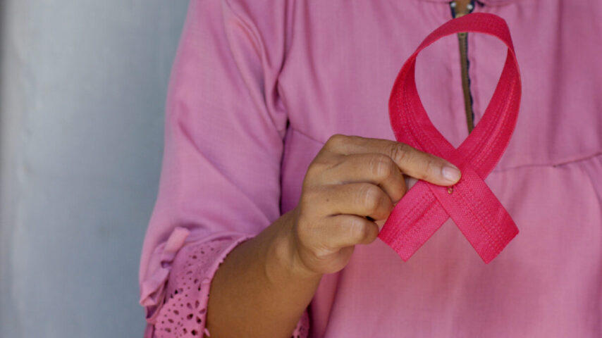 prevenção ao câncer de mama laço rosa